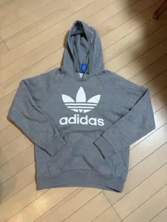 adidas グレー　フード付トレーナー　パーカー