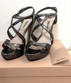 miu miu ストラップサンダル パイソン型押し メタリック　35 1/2のサムネイル