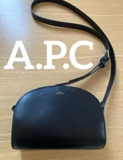 A.P.C. ハーフムーン ショルダーバッグ ブラックのサムネイル