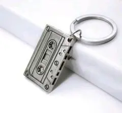 【新品】音楽 カセットテープ いぶし銀 キーホルダー キーリング バッグチャーム