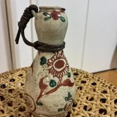 花模様の持ち手付き陶器徳利のサムネイル