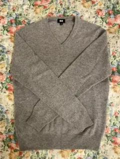 美品UNIQLO グレー Vネックカシミヤセーター M