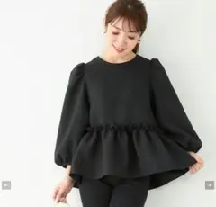 黒いペプラム８分袖トップス