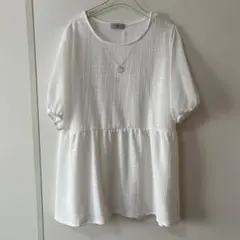 お値下げ♦︎新品♦︎【hareiro】アクセサリー付ぺプラムプルオーバー　LLサイズのサムネイル