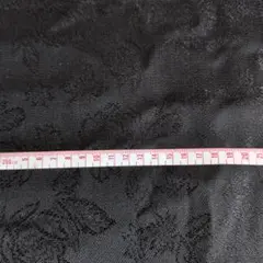 黒い花柄生地