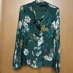花柄トップス