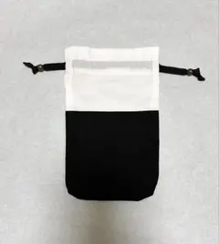シンプルな黒と白の巾着袋（ループエンド付き）