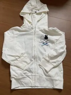 ミッフィーとメラニーのホワイトパーカー