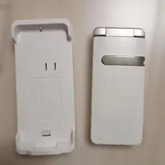 au GRATINA 　KYY06 ホワイト