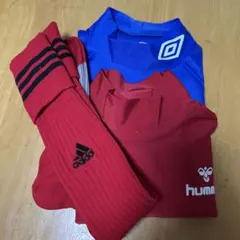 Umbro 青ウェアとadidas 赤ソックスセット