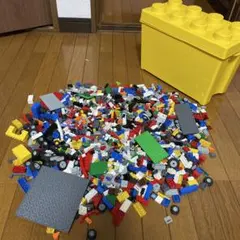 レゴまとめ売り2.6kg イエロー収納ボックスとブロック多数 クラッシック