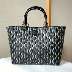 マチ大きめのプラカゴバッグ幾何学模様のトートバッグ 黒✖グレー　底補強あり
