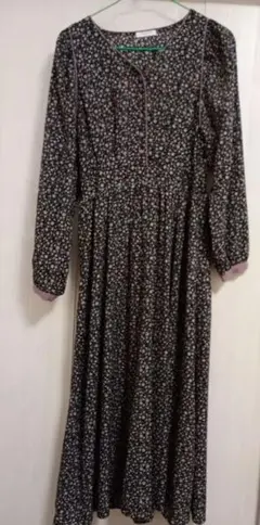 ハニーズ　GLACIER ワンピース　ネイビー　小花柄 パイピング