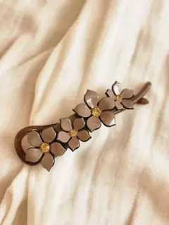 花モチーフ ヘアアクセサリー ブラウン