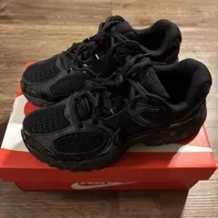 NIKE／V5 RNR／スニーカー／ブラック／23.5cm