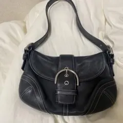 coach黒いレザーショルダーバッグ バックル付き