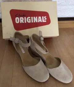 Clarks ORIGINALS ベージュ ウェッジヒール パンプスのサムネイル