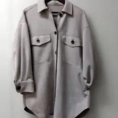 ライトグレー ボタン付きジャケット