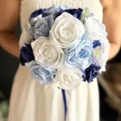 白バラ×ブルー濃淡ラウンドブーケ☆ブートニア