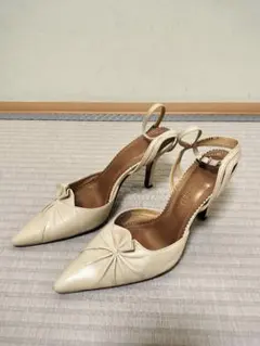 UNTITLED パンプス 22.5cm ベージュのサムネイル