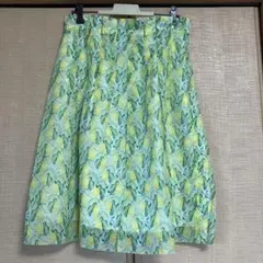 最終価格　【美品】DAKS 膝丈スカート　レモン柄　サイズ40のサムネイル