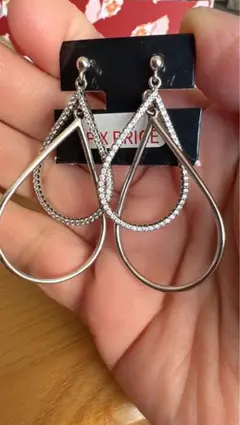 AGATHA シルバー925 ドロップ型ピアス