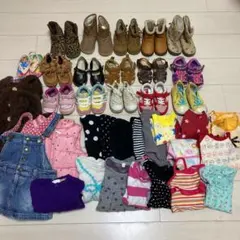 キッズ靴20点と服50点、お食事エプロン5点のまとめ売り