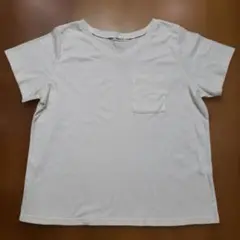 noannu （ぽっちゃりサイズ3L）バッチポケット付きVネックカットソー