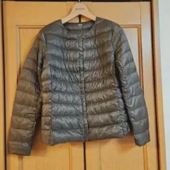 極美品 ユニクロ ウルトラライトダウン 茶色とカーキの間のような色 L