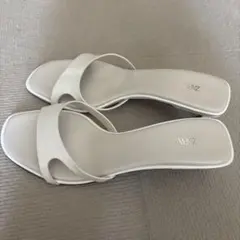 ZARA ホワイト サンダル ミュールのサムネイル