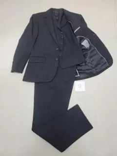 ①ブラック　スリーピース　ストライプビジネススーツ
