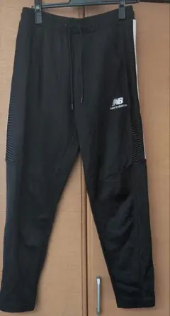 New Balance サイドストライプ ジャージパンツ