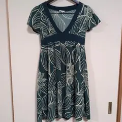 フラワープリント Vネック 半袖 ひざ丈ワンピース