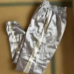 グレー　サテン素材　ジャージ