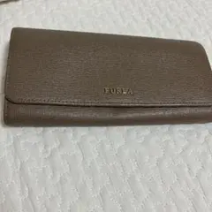 FURLA ベージュ 長財布