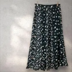 イング【M】ロングスカート ボトムス フレア 黒 ウエストゴム 花柄 ふんわり