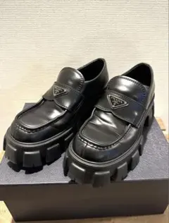 PRADA モノリス ブラッシュドレザー ローファーのサムネイル
