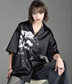 【新品】ADRER ハイブリッドルーズ 半袖シャツ 黒花柄 Sサイズのサムネイル