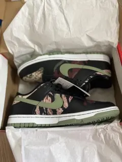 NIKE DUNK LOW SE タイガーカモのサムネイル