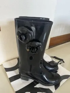 CHANEL カメリア レインブーツ ブラック - メルカリ