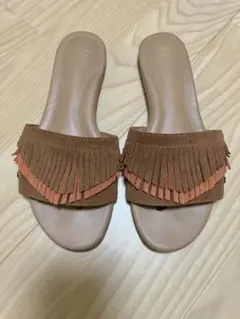 UGG フリンジ サンダル ブラウンのサムネイル