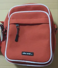 【未使用品です】ニコアンド　オリジナル撥水ポーチ付きショルダーバッグ　オレンジ