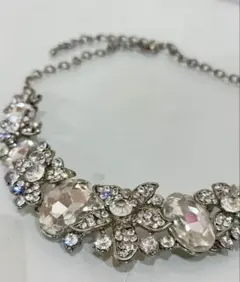 クリスタル花モチーフネックレス