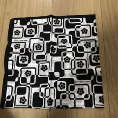 MARY QUANT モノクロ花柄ハンカチ　薄地のサムネイル