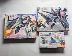 未組立・保管品　箱ダメージ有　バンダイ　マクロスΔ　２機+サブパーツセット