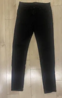 スキニーパンツ