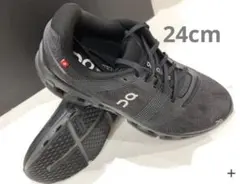 未使用級 On クラウドエース ランニングシューズ 26cm US8 黒 赤 