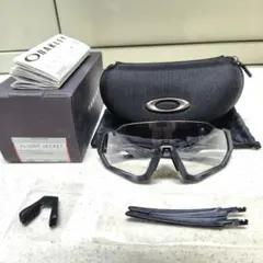 OAKLEY オークリー フライトジャケット フォトクロミック 調光レンズのサムネイル