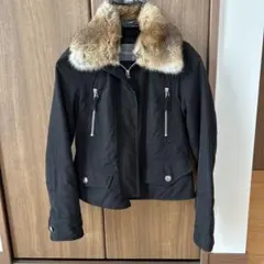 ファー襟付きブラックジャケット