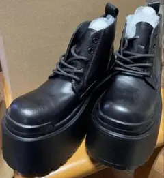 い*せ様 チャンクブーツ 10ホール ロング 厚底 黒 balenciaga y い*せ様 チャンクブーツ 10ホール ロング 厚底 黒 balenciaga y - メルカリ